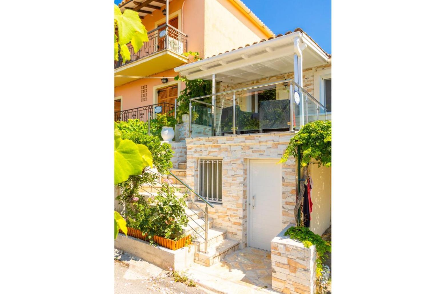 Porto Agios Stefanos (Thinali)
